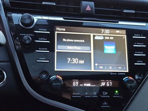 Used 2019 Toyota Camry XLE image 17