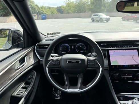 Used 2024 Jeep Grand Cherokee Limited image 26