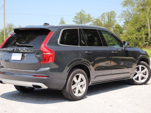 Used 2021 Volvo XC90 T6 Momentum AWD/4WD image 3