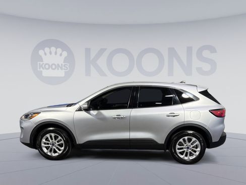 Used 2020 Ford Escape SE image 13