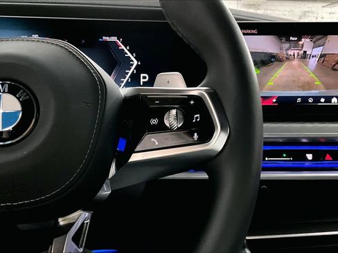 Used 2025 BMW 760i xDrive image 21