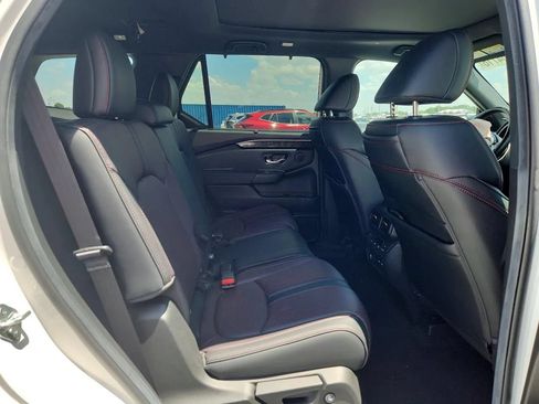 Used 2025 Honda Pilot Black Edition image 11
