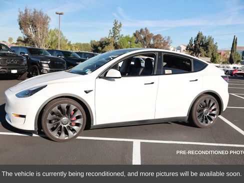 Used 2023 Tesla Model Y Performance image 2