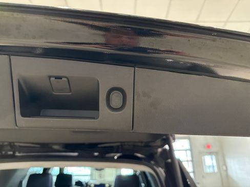 Used 2020 Chevrolet Tahoe Premier AWD/4WD image 17