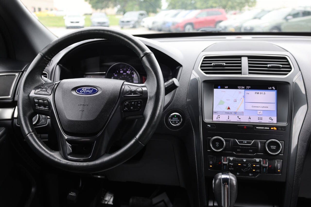 Used 2019 Ford Explorer XLT w/ Equipment Group 202A AWD/4WD image 25