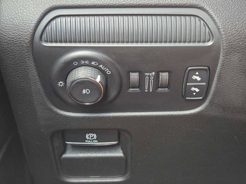 Used 2024 Jeep Wagoneer L Series II image 26