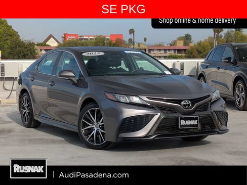 Used 2023 Toyota Camry SE FWD image 1