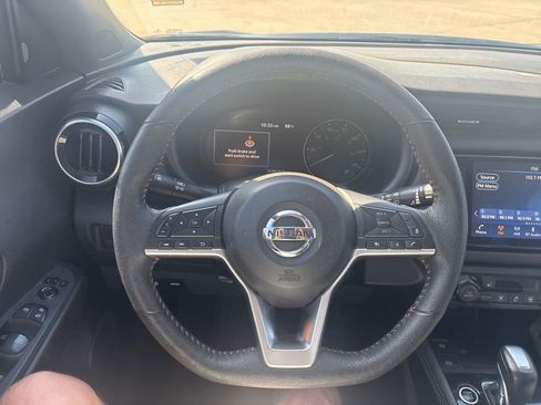 Used 2021 Nissan Kicks SR w/ SR Premium Package image 9