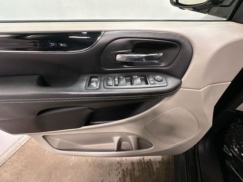 Used 2020 Dodge Grand Caravan SXT image 15