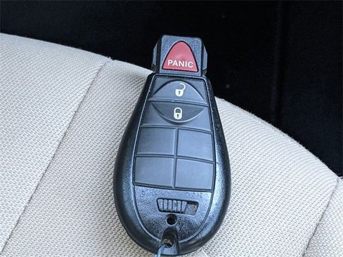 Certified 2019 Jeep Cherokee Latitude w/ Popular Appearance Group image 25