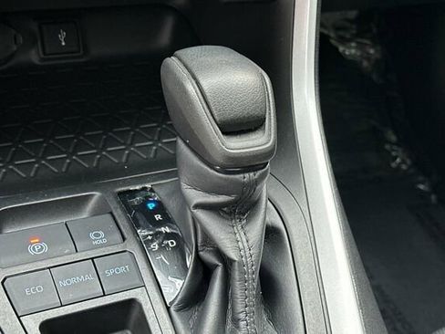 Used 2022 Toyota RAV4 XLE image 27