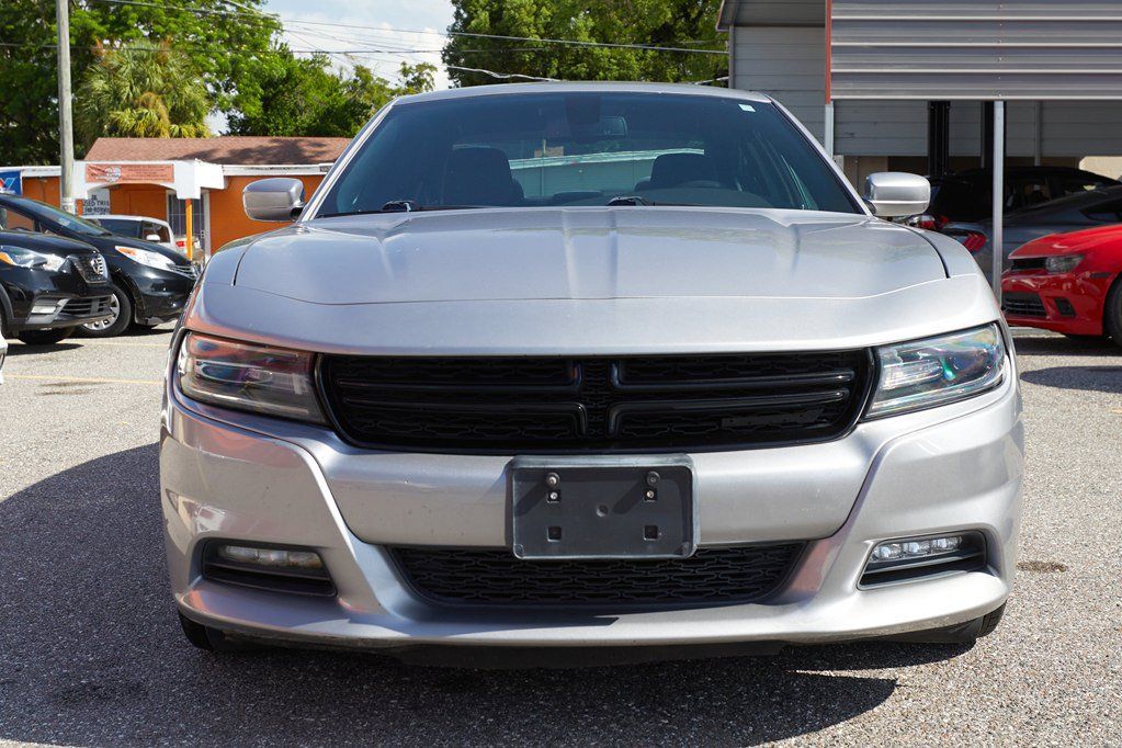 Used 2017 Dodge Charger SXT RWD image 2