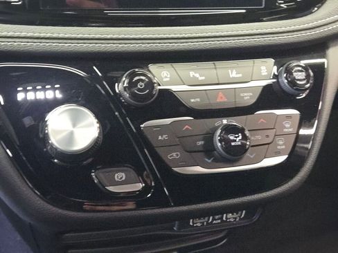 New 2025 Chrysler Pacifica Select image 21