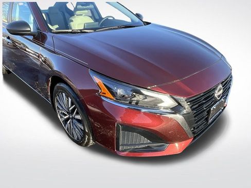 Used 2024 Nissan Altima 2.5 SV image 11