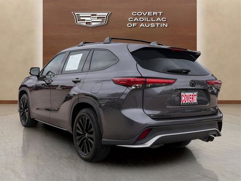 Used 2023 Toyota Highlander XSE image 3