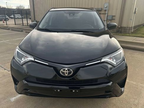 Used 2018 Toyota RAV4 LE image 8