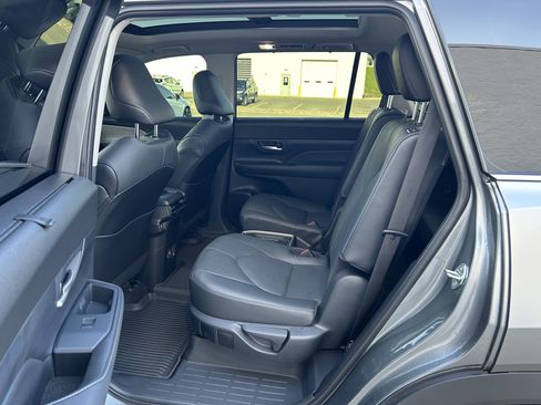 Certified 2026 Toyota Grand Highlander Platinum image 18