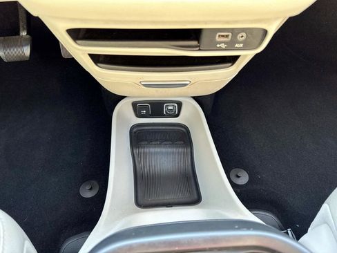 Used 2017 Chrysler Pacifica Touring-L image 27