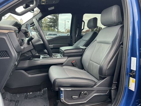 Used 2022 Ford F150 Lightning Lariat image 13