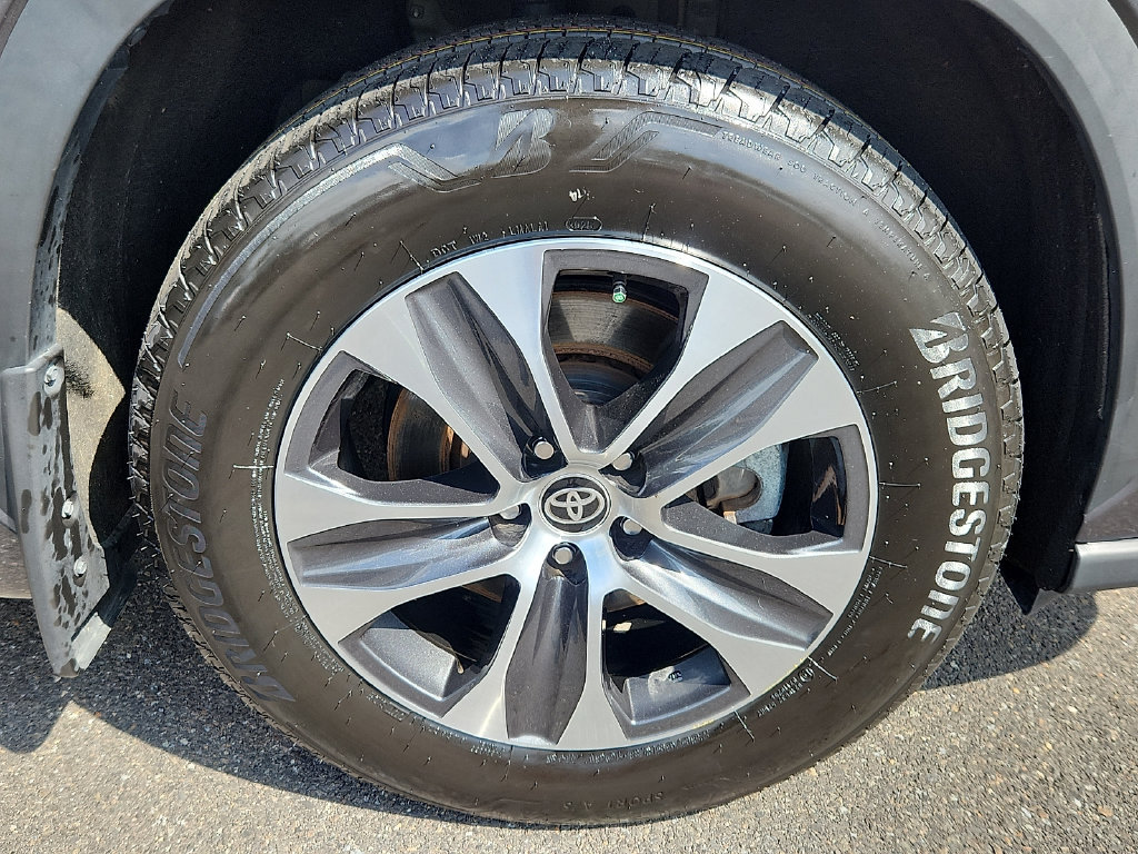 Certified 2025 Toyota Highlander XLE AWD/4WD image 8
