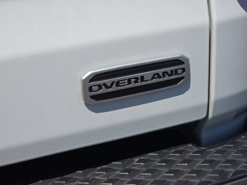 Used 2021 Jeep Gladiator Overland AWD/4WD image 12