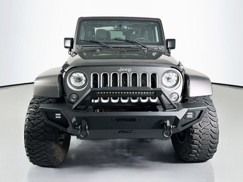 Used 2018 Jeep Wrangler Sahara w/ Connectivity Group AWD/4WD image 6