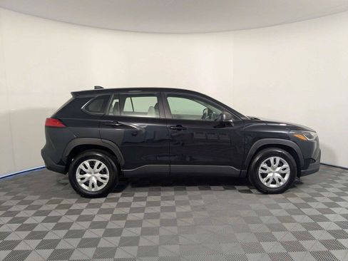 Used 2025 Toyota Corolla Cross L FWD image 5