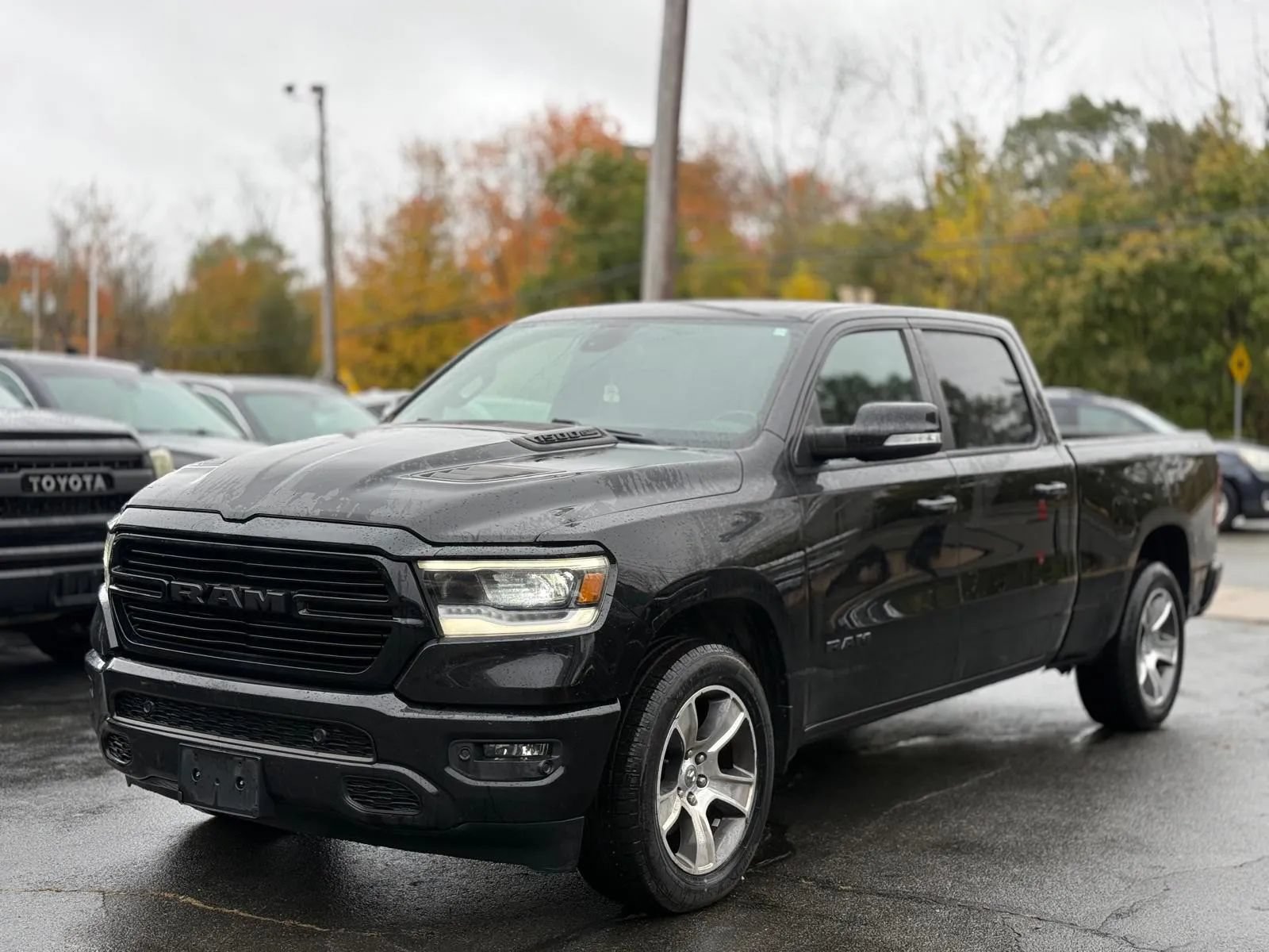 Used 2019 RAM 1500 Sport w/ Level 2 Equipment Group AWD/4WD image 3