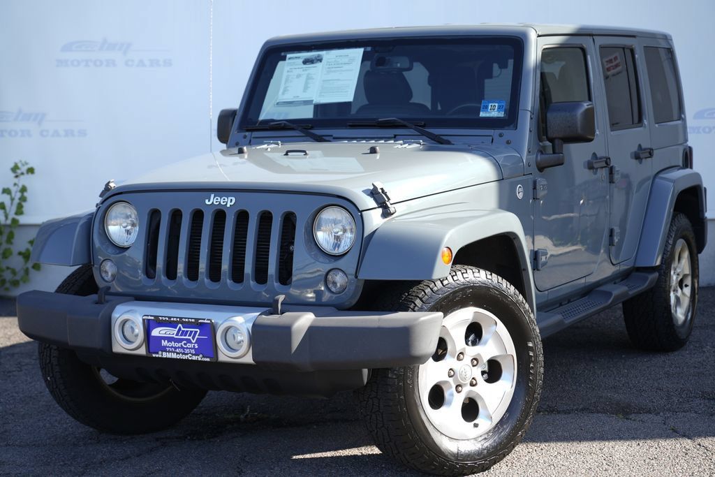 Used 2015 Jeep Wrangler Unlimited Sahara w/ Connectivity Group AWD/4WD image 2