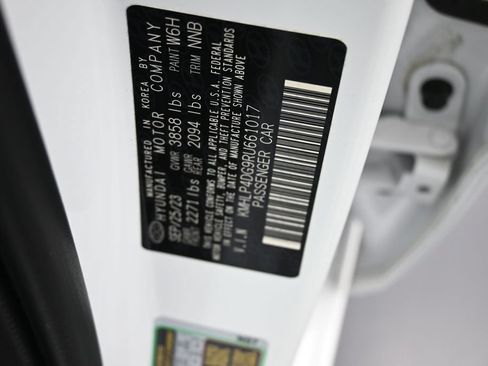 Used 2024 Hyundai Elantra Limited FWD image 9