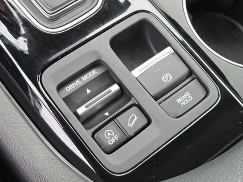 Used 2025 Honda Pilot EX-L image 11