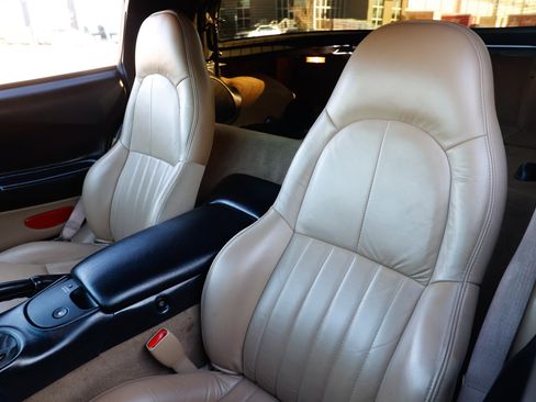 Used 2000 Chevrolet Corvette Coupe image 9