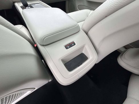 Certified 2024 Volvo XC60 B5 Plus w/ Climate Package AWD/4WD image 17