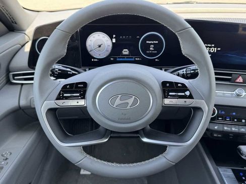 New 2025 Hyundai Elantra SEL w/ Cargo Package FWD image 17