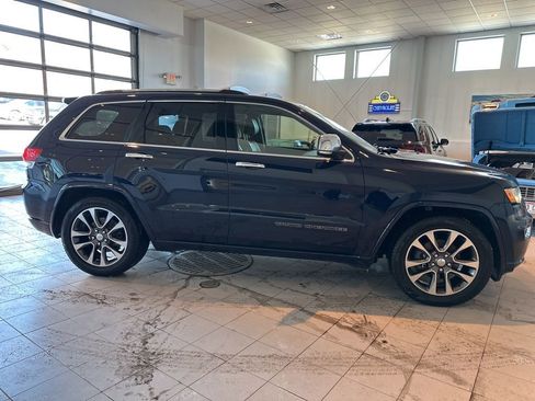 Used 2017 Jeep Grand Cherokee Overland image 2