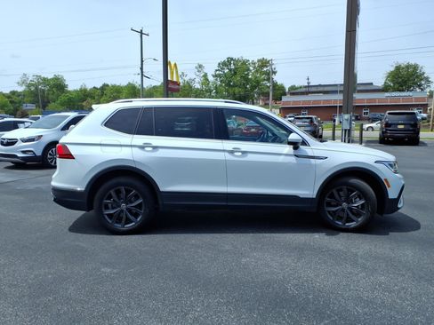 Used 2023 Volkswagen Tiguan SE AWD/4WD image 5