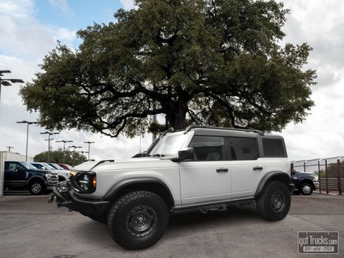 Used 2024 Ford Bronco Everglades AWD/4WD image 1