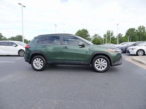 Used 2024 Toyota Corolla Cross LE image 3