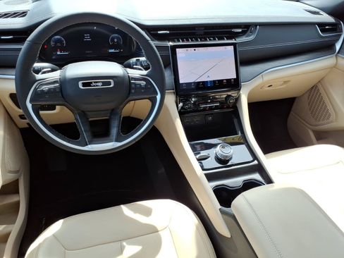 Used 2023 Jeep Grand Cherokee Limited AWD/4WD image 11