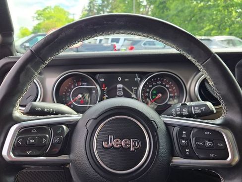 Used 2022 Jeep Wrangler Unlimited Rubicon w/ Dual Top Group AWD/4WD image 35