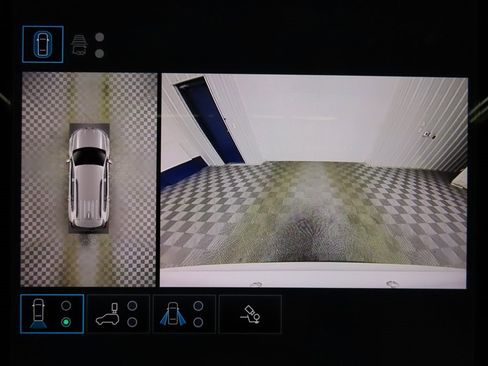 Used 2025 GMC Acadia Denali image 16