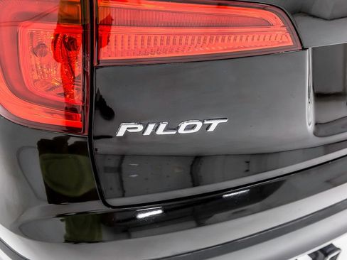 Used 2018 Honda Pilot LX image 6