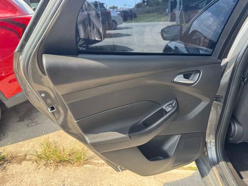 Used 2017 Ford Focus SE FWD image 18