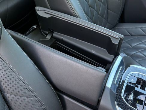 Used 2025 BMW X7 xDrive40i w/ M Sport Package AWD/4WD image 26