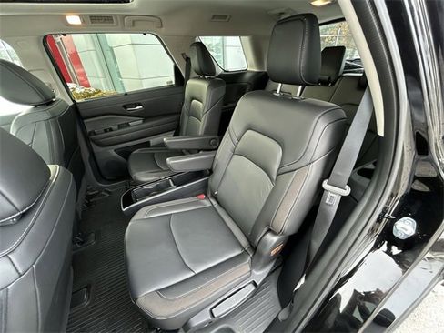 Certified 2025 Nissan Pathfinder SL w/ SL Premium Package image 24