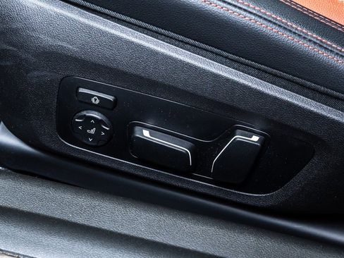 Used 2025 BMW 230i Coupe w/ M Sport Package image 21