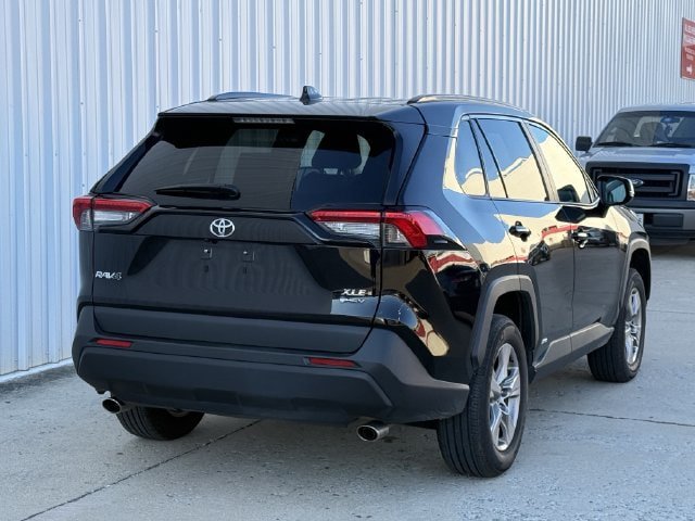 Used 2025 Toyota RAV4 XLE AWD/4WD image 4