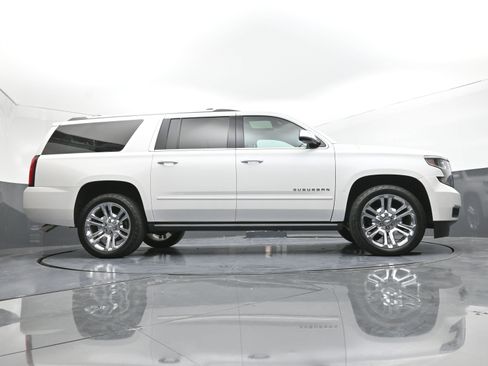 Used 2020 Chevrolet Suburban Premier w/ Premier Plus Edition image 39