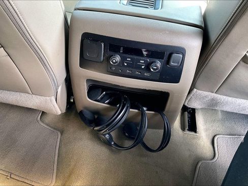 Used 2017 GMC Yukon XL SLT w/ Premium Edition image 34