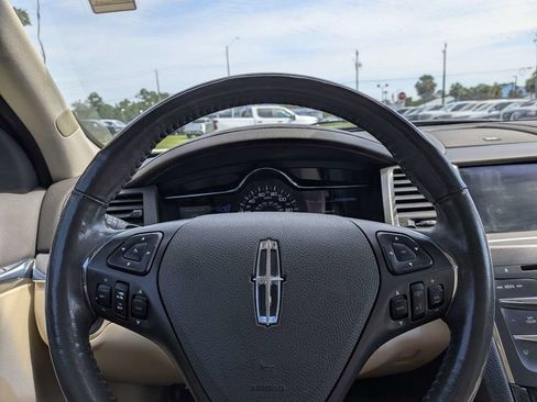 Used 2013 Lincoln MKS FWD image 21